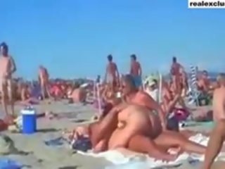 Nyilvános meztelen tengerpart párcserélő szex film film -ban nyár 2015